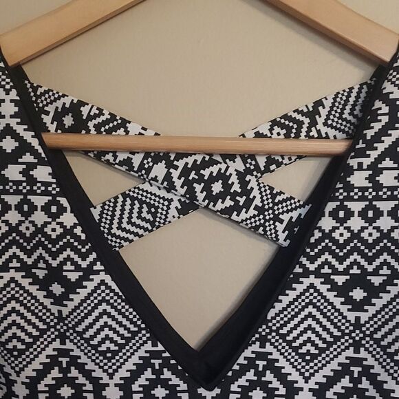 Jessica Simpson Tribal Love NWOT Dress - Picture 5 of 9